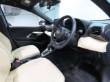 内装はシート・インパネ・スイッチ類も使用感少なく非常に綺麗な状態です