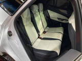 後部座席も気になるようなキズ・汚れやへたり等、大きなダメージはなく、良好な状態です。