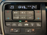 オートエアコンは左右席で独立温度コントロールが可能です。運転席はキンキンに冷やして助手席はマイルドにと言った設定が可能です☆暑さ寒さでケンカすることもなくなりますね♪