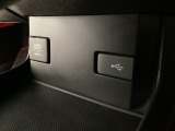 【USBポート】USBポートも装備されています♪スマートフォンのオーディオに連携も可能です。今や欠かせない装備の一つです!
