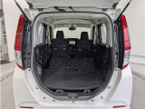 2列目シートを倒すと、大きな荷物の積載も可能です