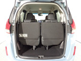 テールゲートを開ければ高さと幅のあるラゲッジスペースが姿を現します。床も低く荷物の積み下ろしも楽々です。