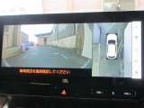 パノラミックビューモニター付きです。車両を上から見たような映像をディスプレイオーディオ画面に表示。運転席からの目視だけでは見にくい、車両周辺の状況をリアルタイムでしっかり確認できます。