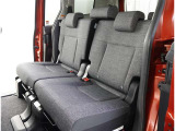 ゆとりある広々とした車内空間は、ドライブを始め買い物やレジャーなど、幅広く活躍します。一人でもみんなとでもお出かけを楽しみましょう!