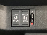 リアドアは乗り降りに便利な両側電動スライドドアです。また運転席に座っていながらスイッチ操作で自在にスライドドアを開け閉めできます。