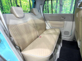 後部座席も気になるようなキズ・汚れやへたり等、大きなダメージはなく、良好な状態です。
