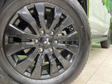 【純正18インチアルミホイール】外観にマッチした純正アルミホイールを装着しております。各種社外アルミホイールや、スタッドレスタイヤも取扱いしております。是非ご相談ください♪
