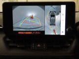 後方の見える安心をお届けするバックガイドモニター付:バックするときのアシストラインもあって楽々バック!車庫入れや縦列駐車をサポートし、苦手な駐車も安心です!今やもう手放せない装備ですネ♪