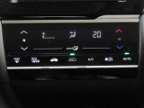 オートエアコンなので、スイッチひとつでオールシーズン快適に過ごすことができます。