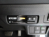 ETC付。高速道路の料金所はキャッシュレスで通過です。サービスエリア等にあるスマートインターの出入りも利用可能でとっても便利。ご納車後すぐにお使い頂けるようセットアップしてのお渡しとなります。