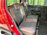 後部座席も気になるようなキズ・汚れやへたり等、大きなダメージはなく、良好な状態です。