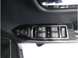■運転席ドアの操作しやすい位置にミラー操縦スイッチがついておりますので、ストレスなく自分のフィットする位置にセッティング頂けます。