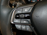 【ステアリングリモコン】ステアリングにオーディオ調節可能なスイッチが装備されていますので運転中でも視線をそらさずにオーディオの調節が可能です!