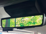【デジタルインナーミラー】後席の大きな荷物や同乗者で後方が確認しづらい時でも安心!カメラが撮影した車両後方の映像をルームミラー内に表示。クリアな視界で状況の確認が可能です!