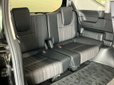 1列目から3列目まで広々大空間です。3列目シートは荷物が多い時や不要な時はアレンジして荷室として使用することが可能で便利に使えます