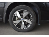 純正18インチアルミホイル/タイヤサイズは225/55R18です