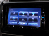CD、DVD、Bluetooth、AM、FM、AUX、スマートフォン接続ができます。