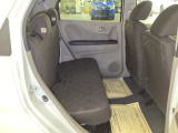フラットな床と膝回りや頭上スペースなど十分な広さがあります。座り心地が良く、快適なドライブを楽しんでいただけます。