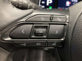 ステアリングスイッチ付き。前方から目を離すことなくオーディオ操作をすることが可能です。