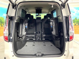 後席を格納すると、これだけの広さが!シーンに合わせたシートアレンジで、大きな荷物も積むことが出来ます♪