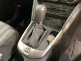アクセルペダルを踏み込む量や速さに応じて変速パターンを適切に制御し、人馬一体の運転感覚を発揮してくれる6速オートマ!