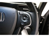 Hondaセンシングの機能のひとつ、アダプティブクルーズコントロール付!アクセルから足を離しても設定したスピードと前車との車間を保ち走行してくれます!車線維持もアシスト☆高速道路で疲労軽減ですね☆