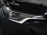 LEDヘッドランプには「オートマチックハイビームシステム」を搭載。夜間走行時にハイビームで走行可能と判断した場合、ロービームとハイビームを自動的に切り替え、前方視界確保をアシストします。