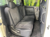後部座席も気になるようなキズ・汚れやへたり等、大きなダメージはなく、良好な状態です。