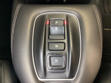 シフトはセレクトレバーのなくなったエレクトリックギアセレクターになっています。下に電子制御パーキングブレーキがあります。スイッチひとつでブレーキ力を自動的に最適制御できるパーキングシステムです。