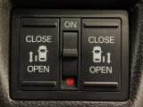 【両側パワースライドドア】両側がパワースライドドアになっており、運転席のスイッチやスマートキーでも開閉が可能です!開口部も広いので乗り降りも楽々♪