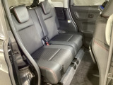 リアシートも使用感なくピッカピカです!足元ゆったり伸ばして座れますよ!