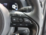 アダプティブクルーズコントロール機能付きです。走行中に先行車の様子を検知しながら、設定した車速の範囲内で先行車との距離のキープを支援します。詳細は販売店スタッフまでおたずねください。