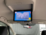 後席モニター付いてます。
