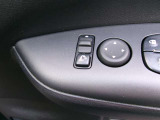 ドアミラーの鏡面の調節、格納は運転席からすべて操作できます!