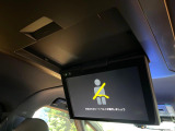 【フリップダウンモニター】大画面モニターで後席でもエンタメをお楽しみいただけます。小さなお子様にも大人気の装備です♪