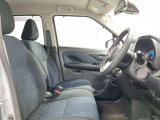 【運転席】シート周りは使用感も少なく、良好な状態となります。丁寧につかわれていたことがよくわかります。