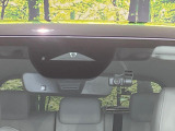 【i-ACTIVESENSE】走行中に前方の車両等を認識し、衝突しそうな時は警報とブレーキで衝突回避と被害軽減をアシスト。より安全にドライブをお楽しみいただけます。