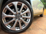 【純正アルミホイール】外観にマッチした純正アルミホイールを装着しております。各種社外アルミホイールや、スタッドレスタイヤも取扱いしております。是非ご相談ください♪