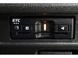 ボイスタイプのETC搭載。高速道路出入口もスマートに通過! 今やマストアイテムですね。納車前には使用できるようにセットアップをさせていただきます。ETCカードの取扱もしておりますのでご相談ください。