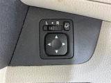 【電動格納ミラー】運転席のスイッチで、ドアミラーの開閉や角度の調整ができます。
