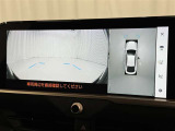 【パノラミックビューモニター】車を真上から見た状態をナビに映し出し、駐車時などをサポート☆クルマの斜め後ろなど、目が届きにくい箇所も確認できるため、いち早く障害物に気が付くことができます!