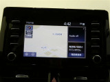 純正ナビを装備。タッチパネル式で使いやすく、お出かけもラクラクです。