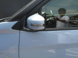 ドアミラーにもウインカーが付いています。