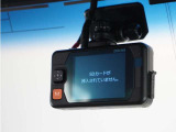 ◆ドライブレコーダー◆映像・音声などを記録する自動車用の装置です。 もしもの事故の際の記録はもちろん、旅行の際の思い出としてドライブの映像を楽しむことができます。