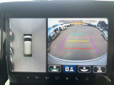 【360度カメラ】全方位モニターを装備し、車両の周囲を上空から見下ろすように映像で確認可能。駐車や狭い道での操作をサポートし、安全性を高めます。