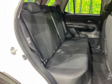 後部座席も気になるようなキズ・汚れやへたり等、大きなダメージはなく、良好な状態です。