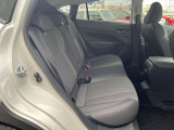 後部座席も気になるようなキズ・汚れやへたり等、大きなダメージはなく、良好な状態です。