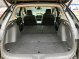 リア席を倒せば広々とした空間の出来上がり、荷物がたくさん載せられますよ。