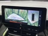 【パノラミックビューモニター】専用のカメラにより、上から見下ろしたような視点で360度クルマの周囲を確認することができます☆死角部分も確認しやすく、狭い場所での切り返しや駐車もスムーズに行えます。