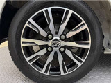 「トヨタ純正アルミホイール」を装着!純正なので車のデザインともマッチしています。高級感やスポーティーさを際立たせてくれます。